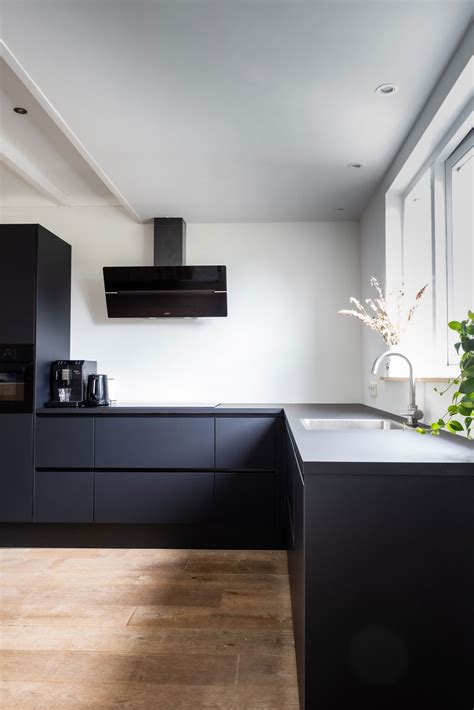 Sherwin Williams Black Mafic: Transform Your Kitchen into a Sleek and Modern Space